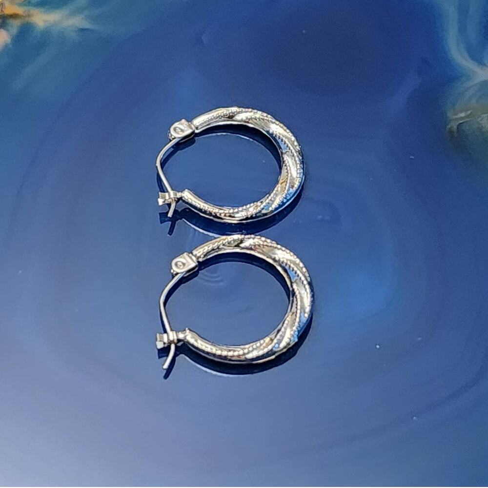 Vintage 14K Fine White Gold Corrugated Round Hoop Earrings - Picture 9 of 10